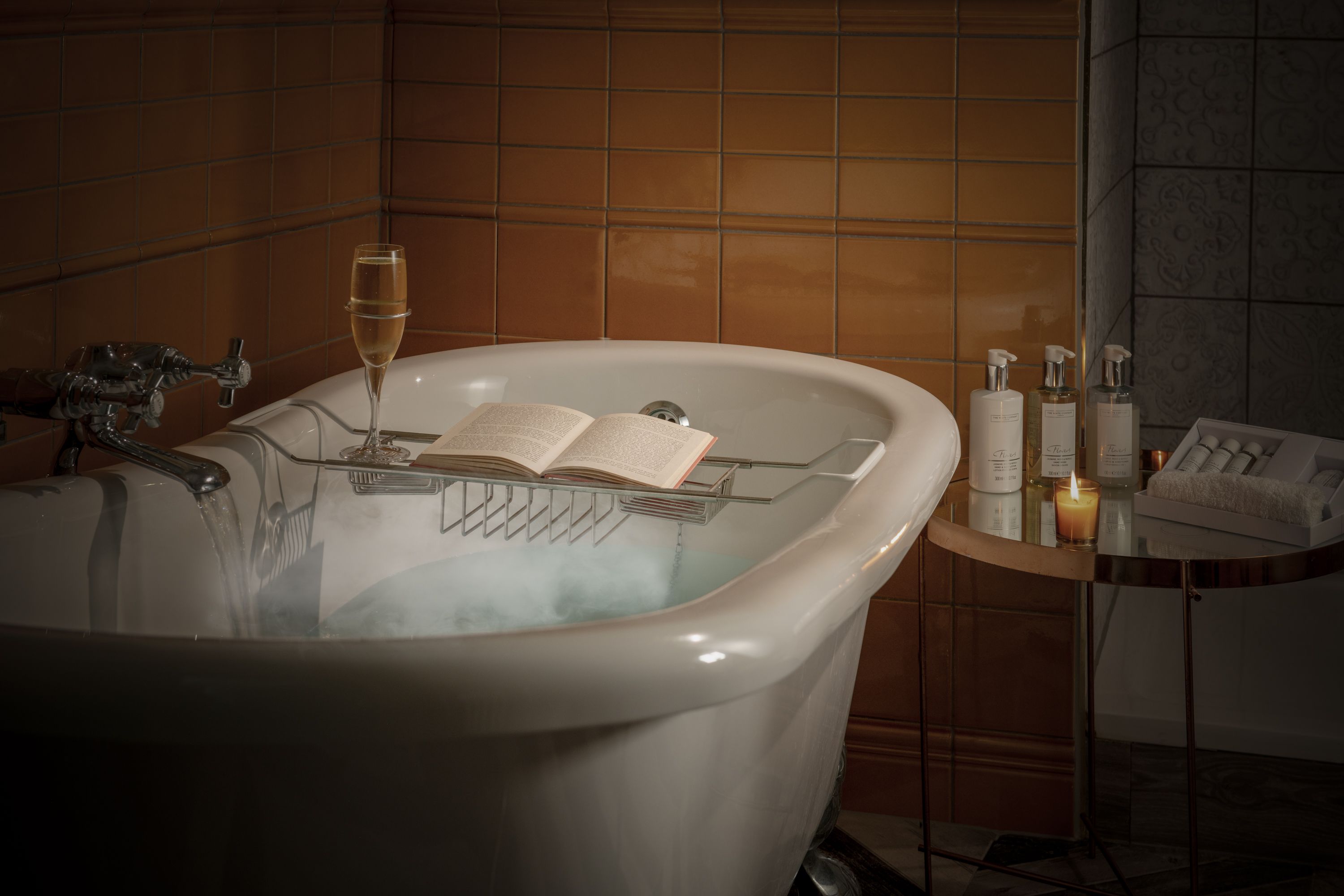 feature bedroom roll top bath